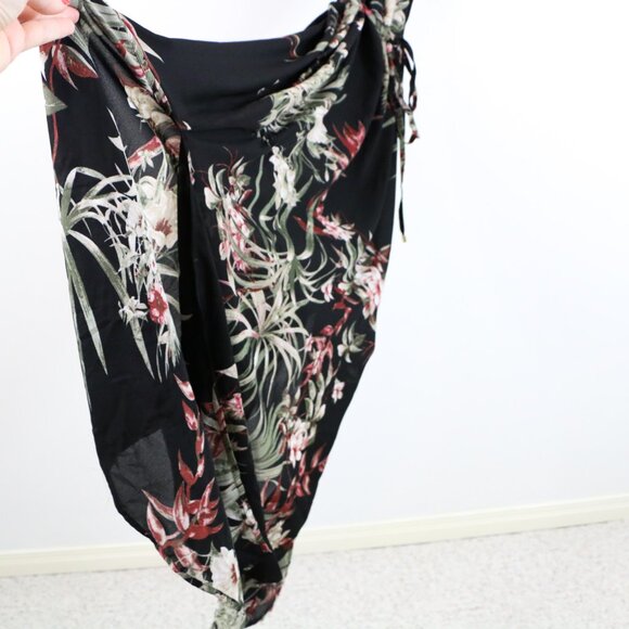 *Le Chateau Black Floral Maxi Dress - Picture 5 of 9